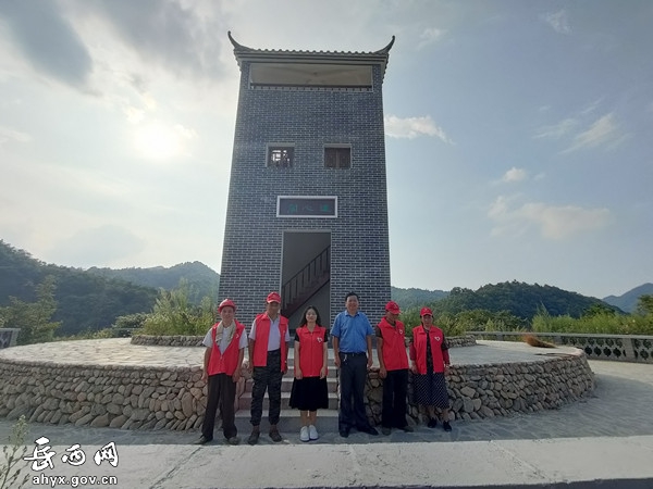 “暑”你最美：小小“志愿者”挥汗如雨靓家园